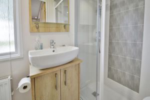 Ensuite shower room- click for photo gallery